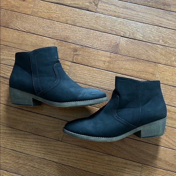 Shoes - Black Women's Ankle Boots - Sleek Zip-Entry Design